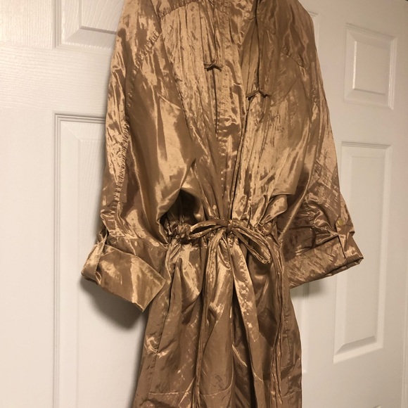 Gold spring jacket. 3/4 sleeve option with button cuff, Hood, adjustable belt. - Picture 3 of 3